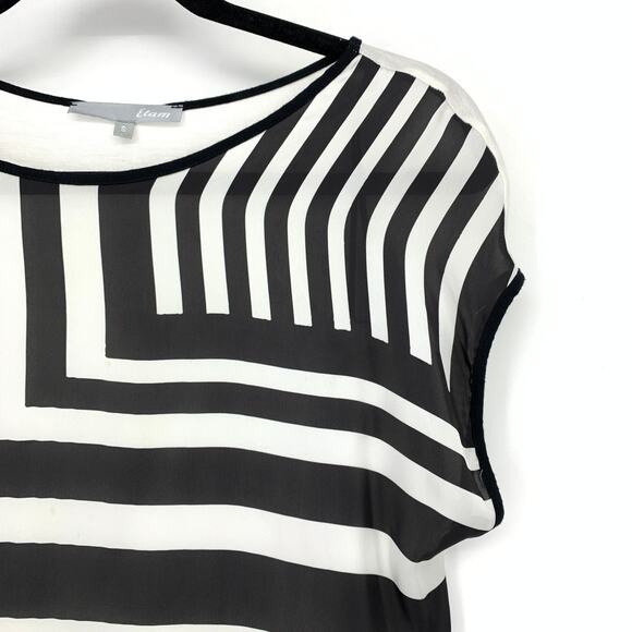 Etam Short Sleeve Blouse Womens Size Small Black White Graphic Design Print - Picture 3 of 5